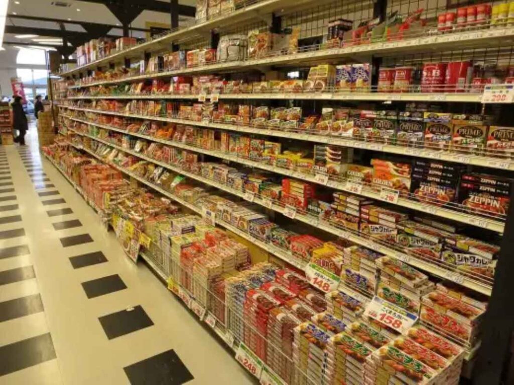 In most grocery stores, you'll find more unhealthy snack options than healthy ones, which can make it hard to make better choices. But investing in your health is important, so do your research!