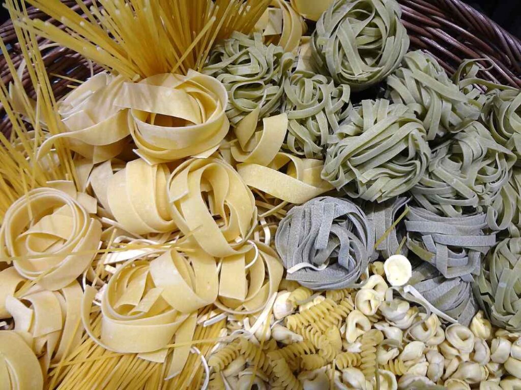 A variety of pastas, including fresh and dry pasta