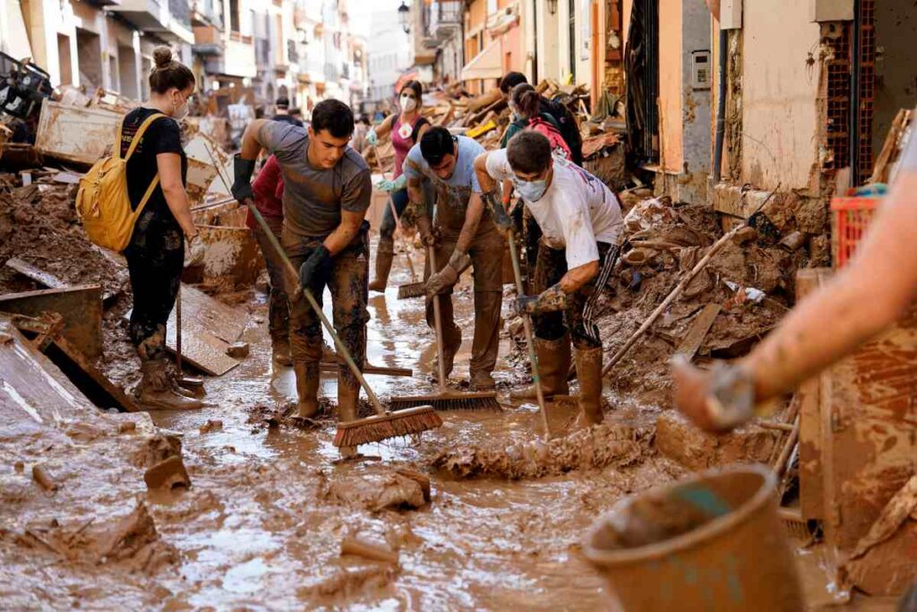 Disasters like the recent floods in Spain are prompting Europeans to start emergency food stockpiles