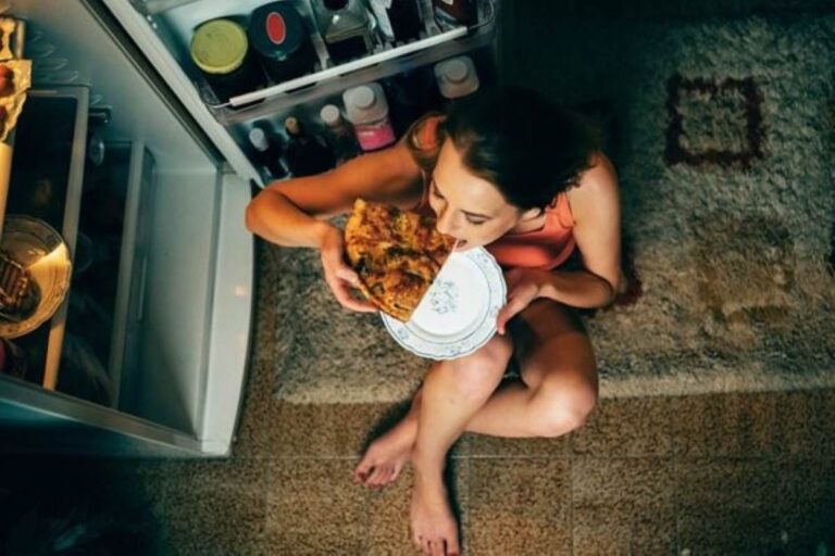 why leftovers taste better, A lady eating leftover pizza