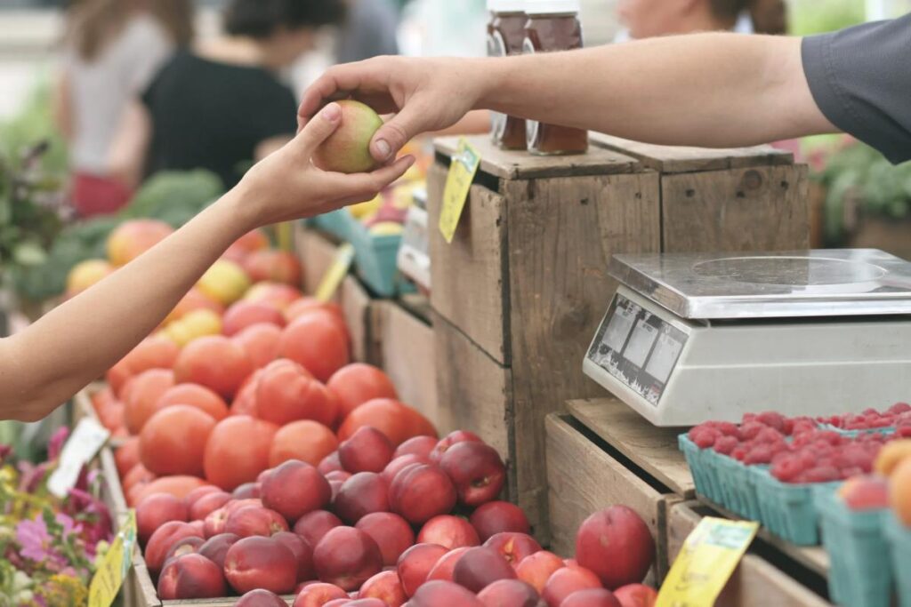 An ongoing transaction at a farmers market