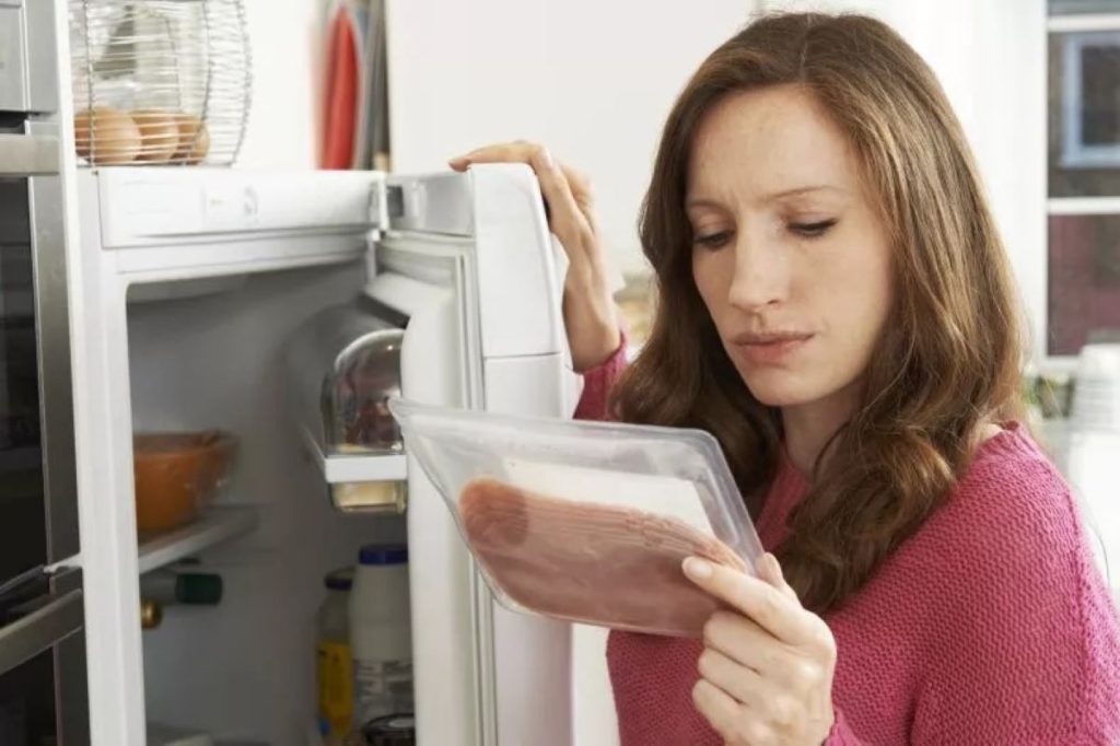 A woman is being criticized online after her sister revealed she threw away nearly $1,000 worth of food while she was visiting