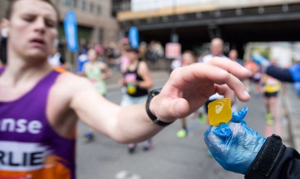 London Marathon swaps plastic bottles for edible Ooho