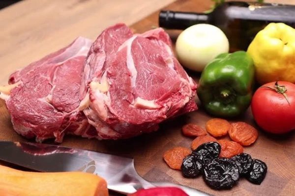 Preparing a meal of baked meat and vegetables