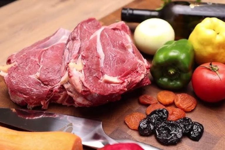 Preparing a meal of baked meat and vegetables